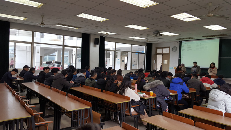 2018-2-26-新学期课堂一派生机盎然-WilliamHill中文官方网站开学查课纪实_副本.jpg